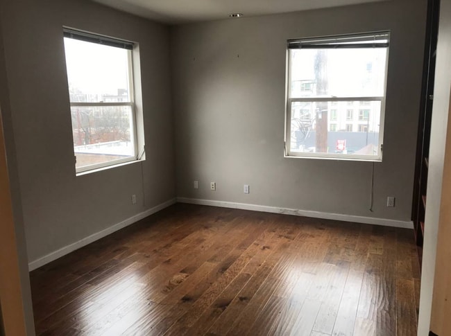 Building Photo - $3,200 / 1700ft2 - Prime Office Space for ...