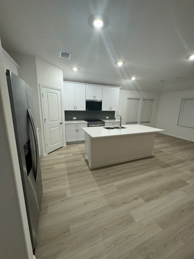 Foto del edificio - 608 Marigold Hl Wy