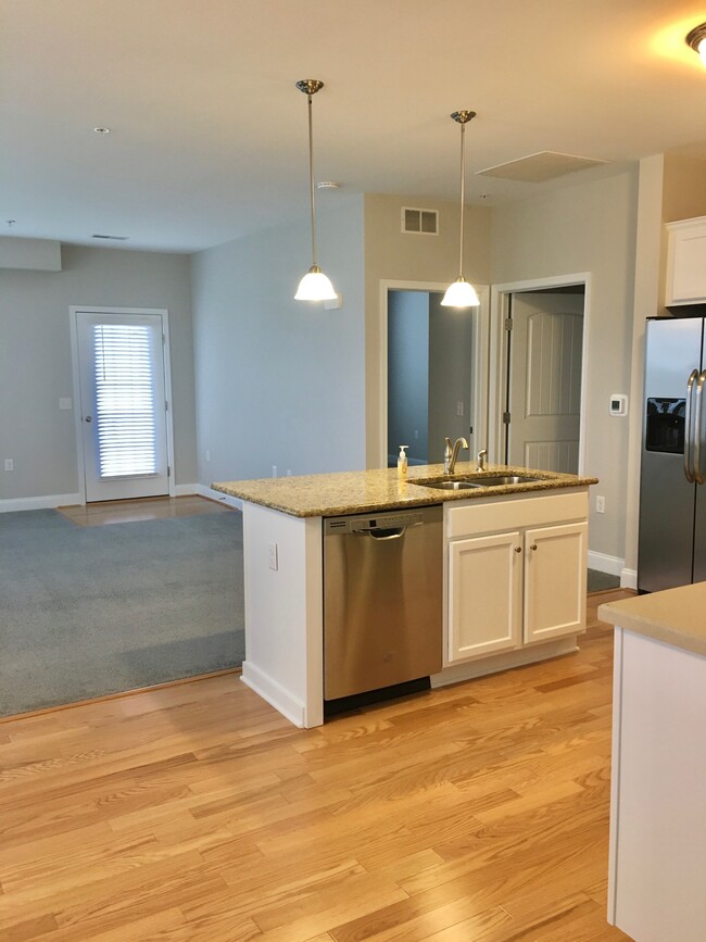 Building Photo - 632 Darby Ct