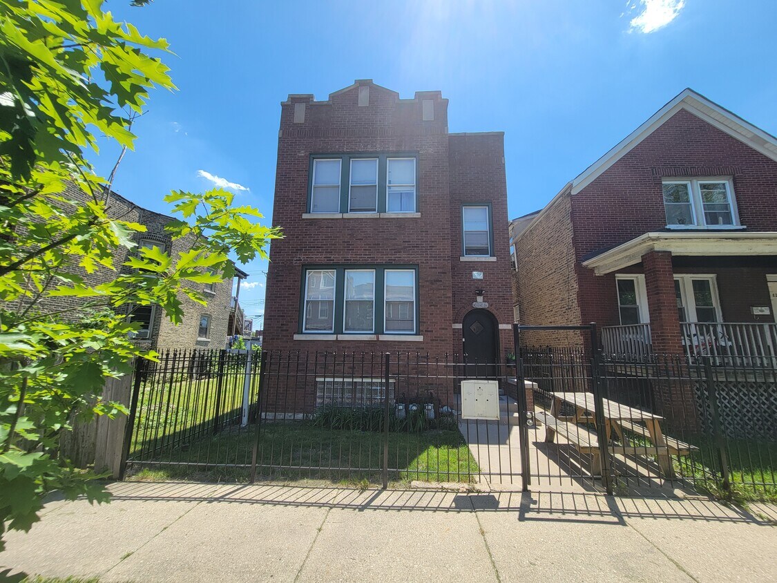 Primary Photo - 4241 W Crystal St