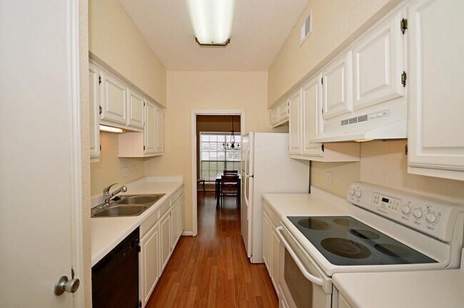 Foto del edificio - 2400 N Braeswood Blvd