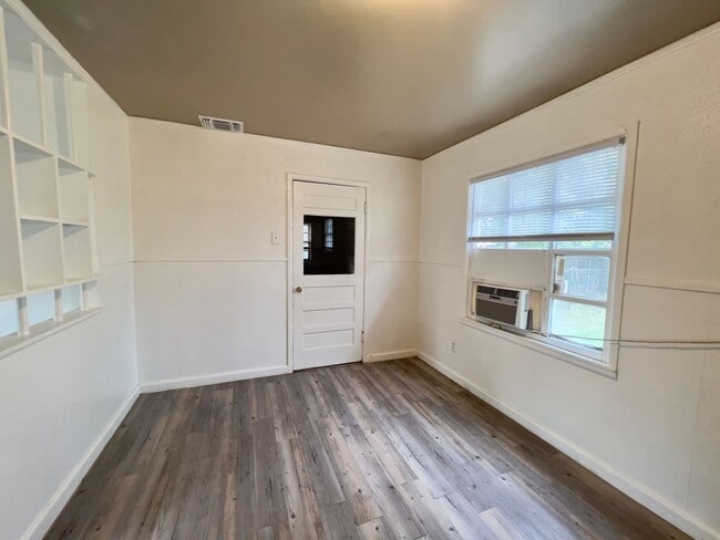 Building Photo - MOVE-IN SPECIAL: Cozy 2-Bedroom Home Near Texas Tech & the Medical District
