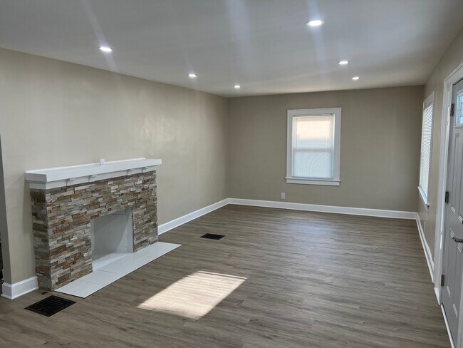 Foto del edificio - 623 W 40th St