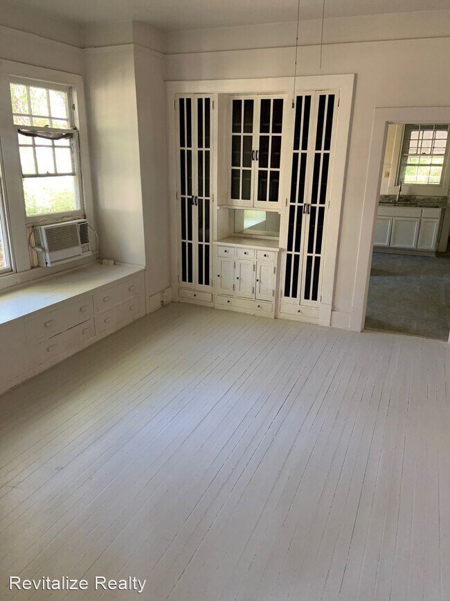 Building Photo - 3 br, 1 bath House - 765 Marine St