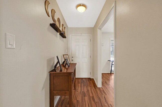 Foto del edificio - 1109 Frances Dr