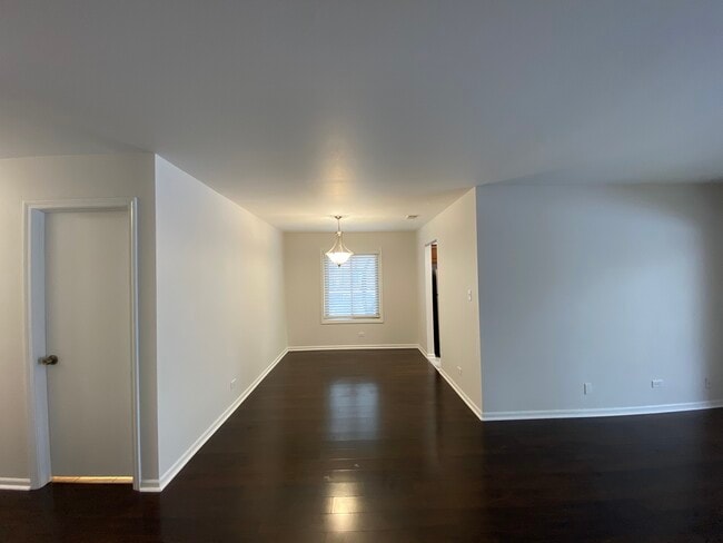 Building Photo - 905 Knottingham Dr