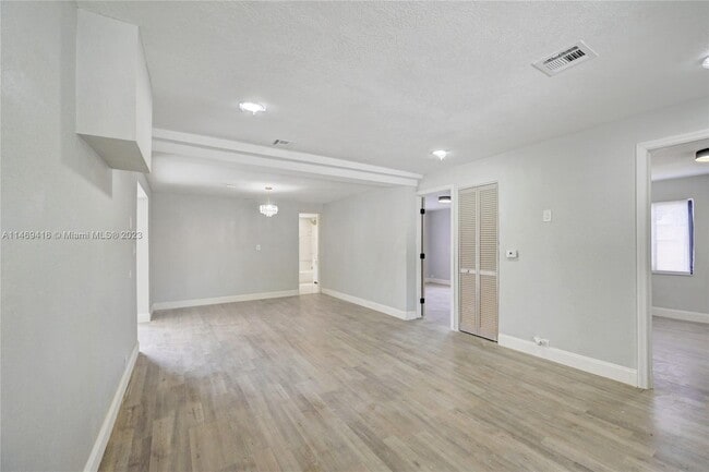 Building Photo - 6130 SW 38th St