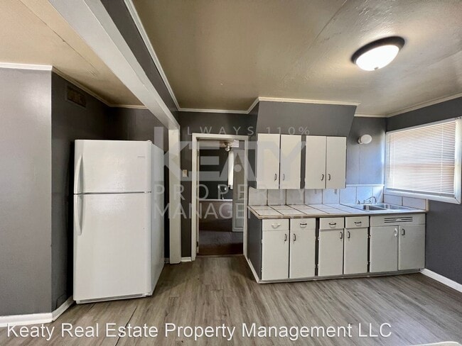 Building Photo - 3 br, 1 bath House - 221 Dear Street