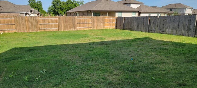 Building Photo - 127 Trailside Ln