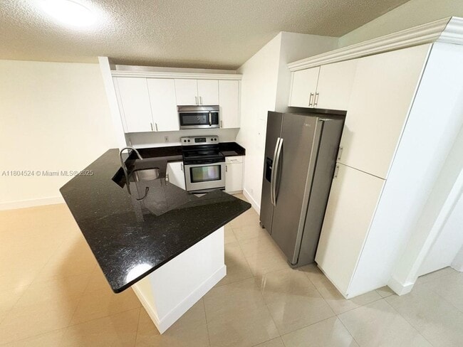 Building Photo - 572 Woodgate Cir