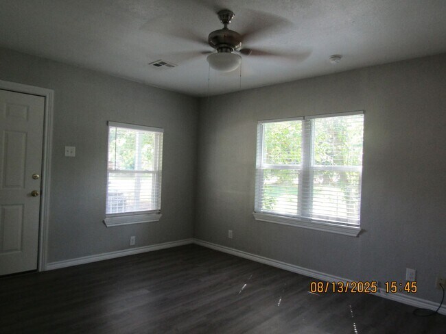 Foto del edificio - Move In Special: $200 off on The First Ful...