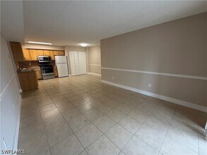 Building Photo - 5305 Summerlin Rd