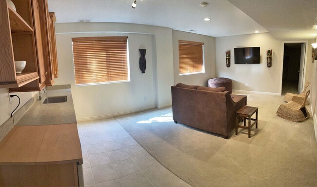 Building Photo - 2009 Sweetbriar Ln