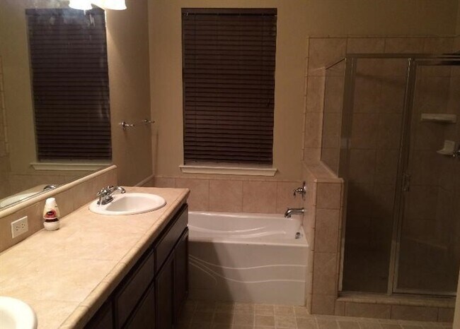 Building Photo - 507 Descanso Bay Cir