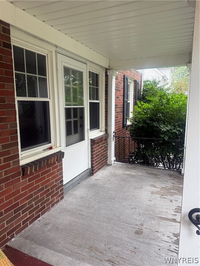 Building Photo - 153 Park Dr