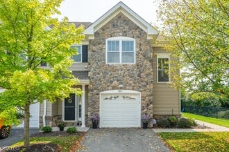 Building Photo - 63 Red Oak Ct
