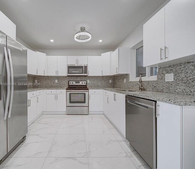 Building Photo - 6561 SW 30th St