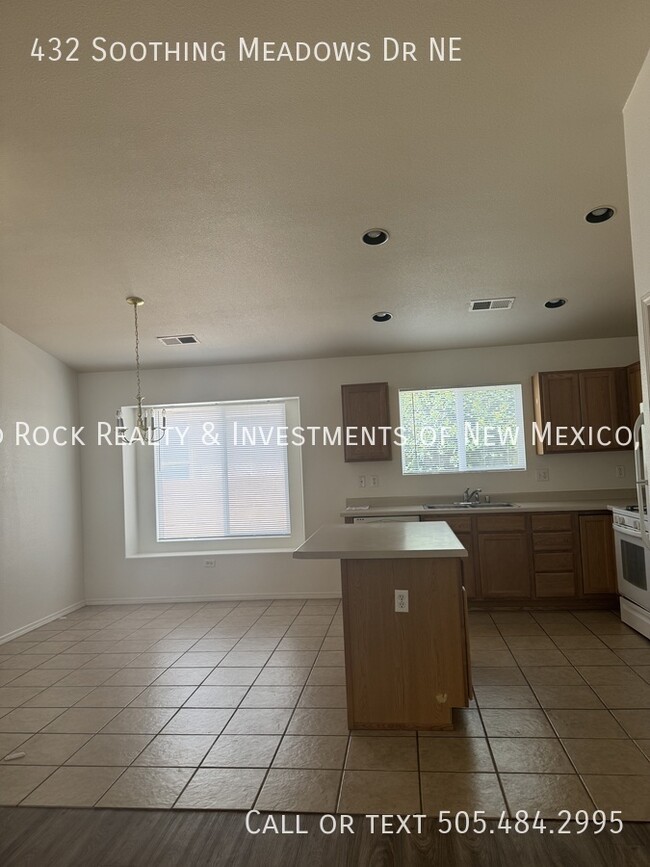Building Photo - Beautiful Well Maintained 3BR+Den Single S...