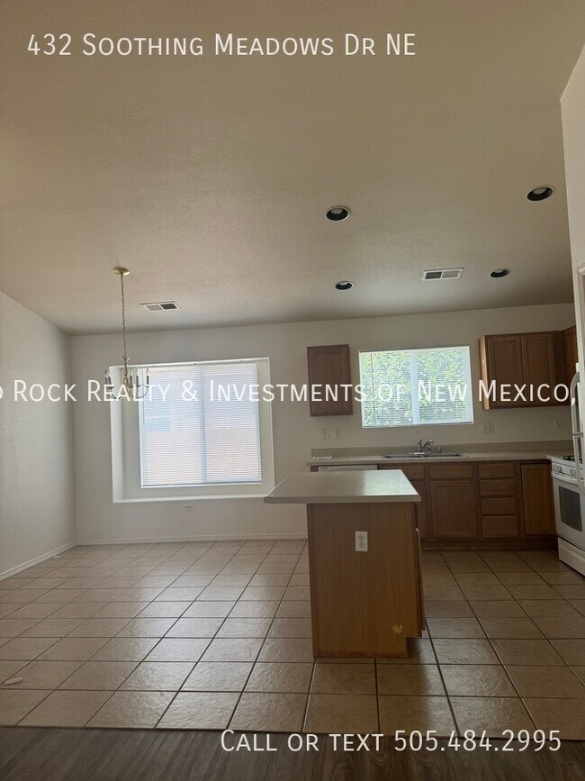 Foto del edificio - Beautiful Well Maintained 3BR+Den Single S...