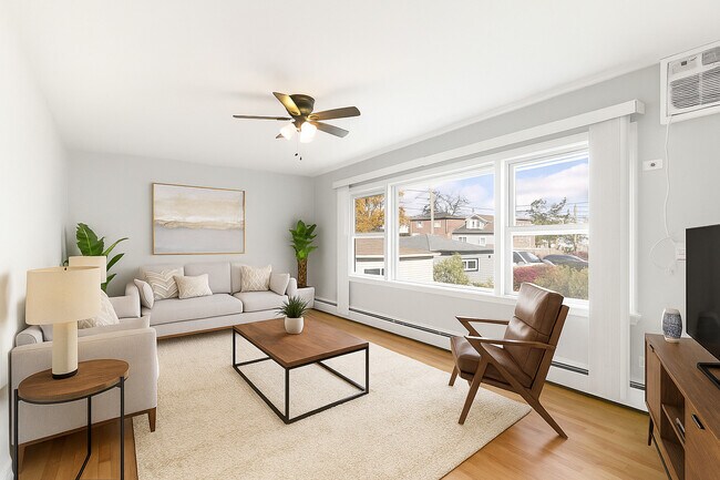 Foto del edificio - 8910 Grand Ave