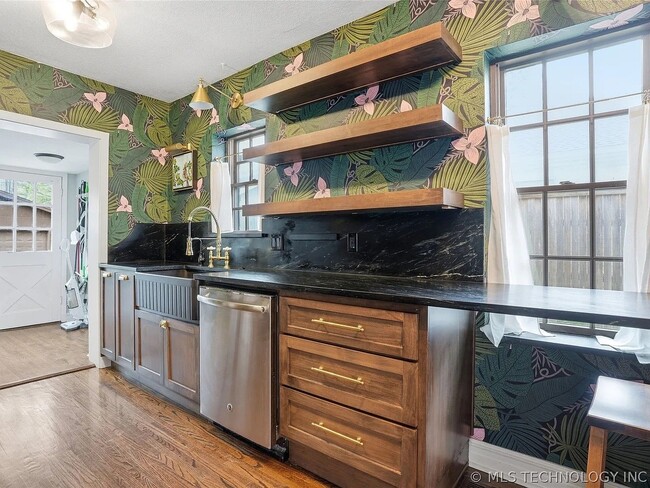 Foto del edificio - 6900 Evening Shade Ln