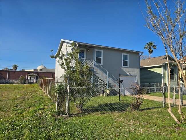 Building Photo - 914 Avenue K