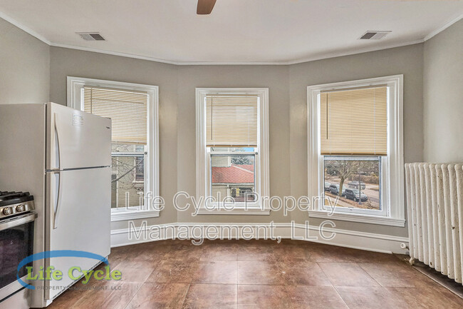 Building Photo - 156 Lafayette Ave NE