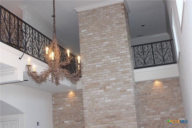 Foto del edificio - 6001 Country Club Dr