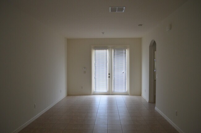 Foto del edificio - Spacious 2-Bedroom, 2.5-Bath Townhouse wit...
