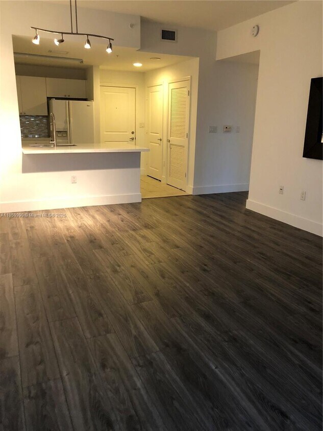 Foto principal - 10 Aragon Ave