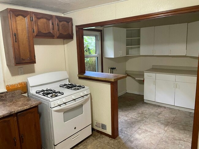 Building Photo - 289 N Midler Ave