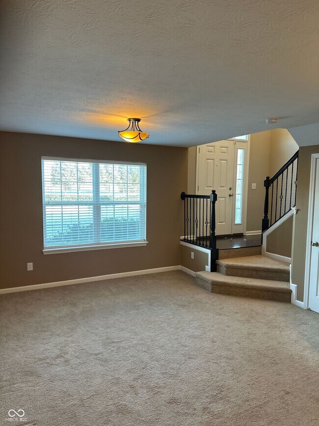 Building Photo - 9042 Mercer Dr
