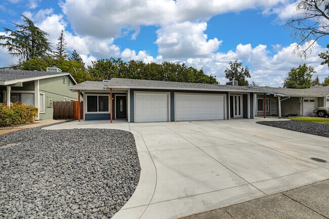 Foto del edificio - 2434 Camino Garden Way