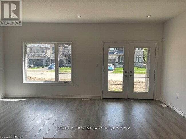 Photo du bâtiment - 120 Court Dr