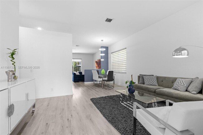 Foto del edificio - 625 Bald Cypress Rd