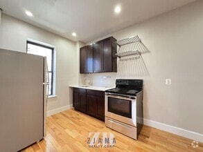 Building Photo - 876 Lincoln Pl