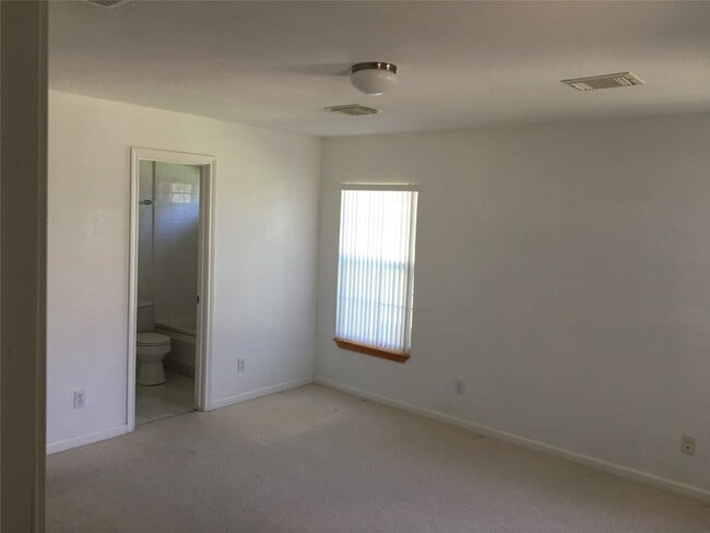 Building Photo - 10802 Heatherford Dr