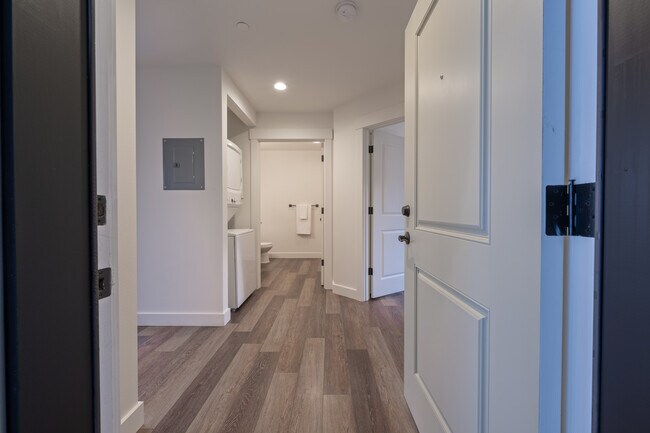 Front Door Entry - 1533 SE Honeysuckle Loop