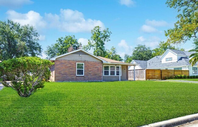 Building Photo - 614 Woodard St