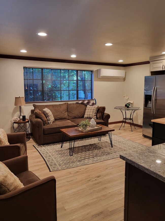 Building Photo - Charming Guest House in Glendora's "The Oa...