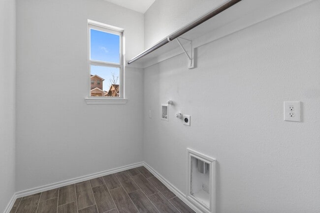 Building Photo - 3308 Dahlia Dr