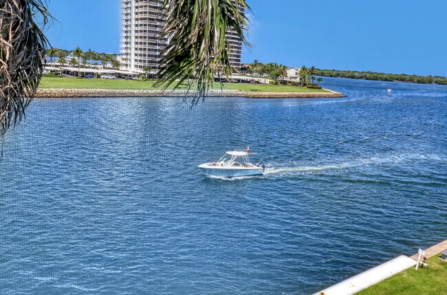 Foto del edificio - 28 Yacht Club Dr