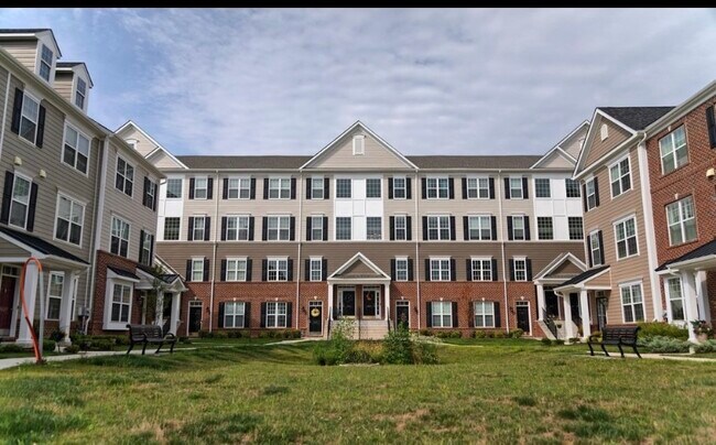 Luxurious Townhouses - 3535 Naamans Dr