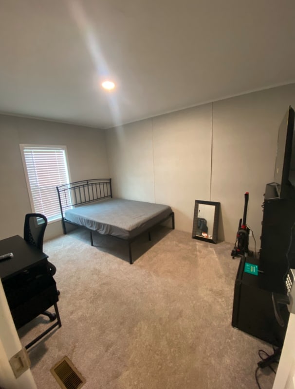 Building Photo - 325 Robin Ln