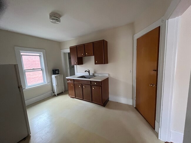 Foto del edificio - 30 Rindge Ave