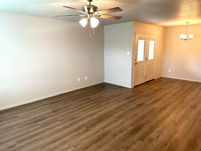 Building Photo - 119 Lost Trl