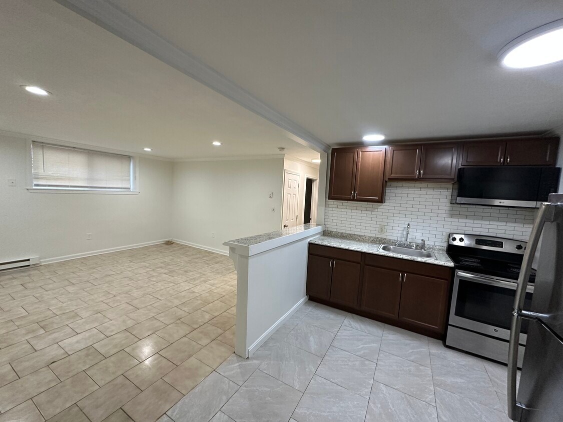 Building Photo - 594 American Legion Hwy