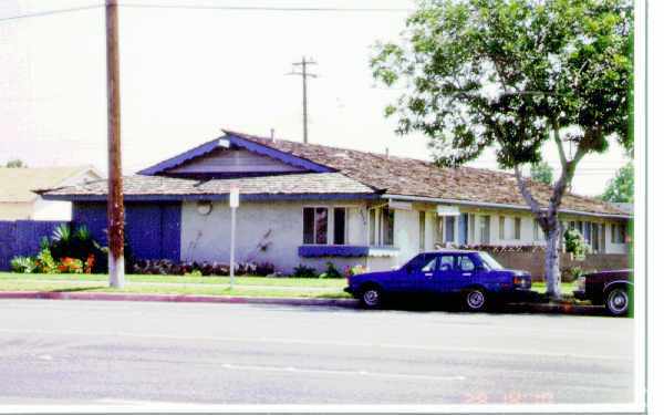 Building Photo - 2114 E La Palma Ave