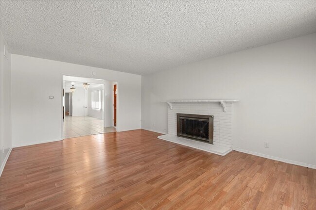 Foto del edificio - 205 E Javelin St