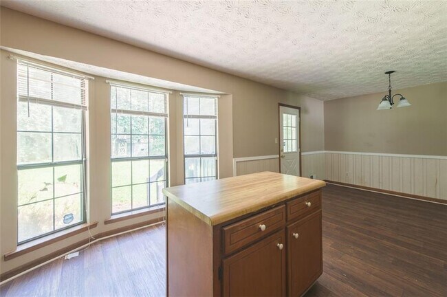 Foto del edificio - 310 Summerwood Ln